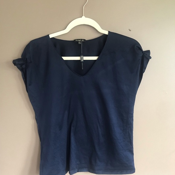 Massimo Dutti v-neck t-shirt - Picture 2 of 9